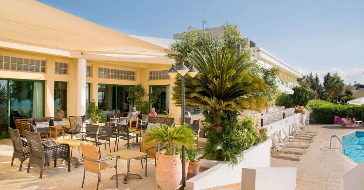 Een foto van het terras bij Natura Beach Hotel & Villas