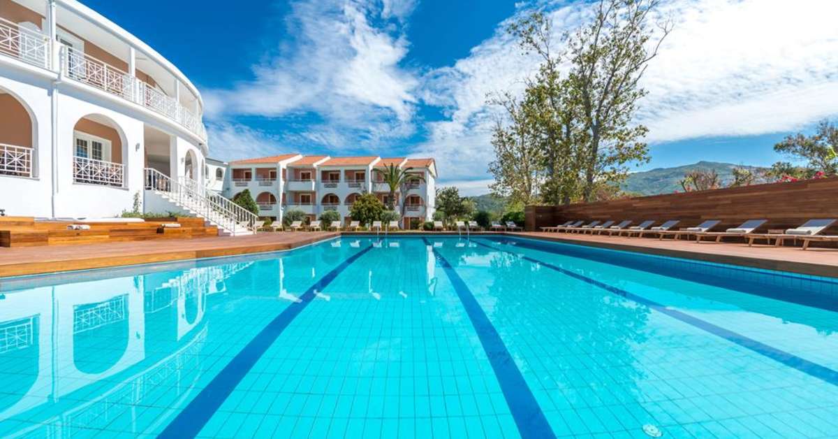 Een foto van het zwembad bij Bitzaro Palace Hotel