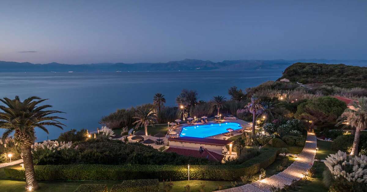 Een foto van het zwembad bij Hotel Ibiscus Corfu