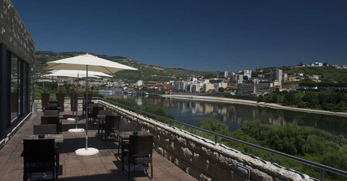Een foto van het terras bij Vila Gale Collection Douro