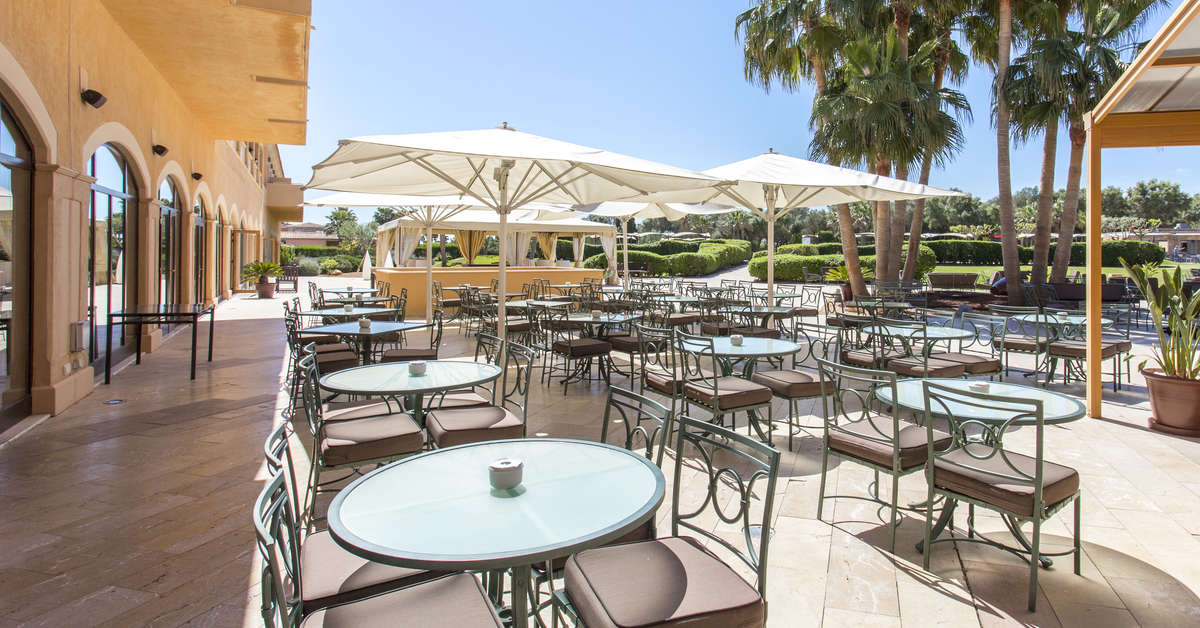 Een foto van het terras bij Hacienda Son Antem Golf Resort