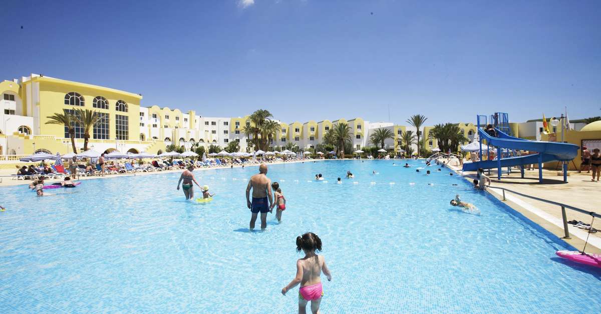 Een foto van het zwembad bij Hotel Djerba Castille