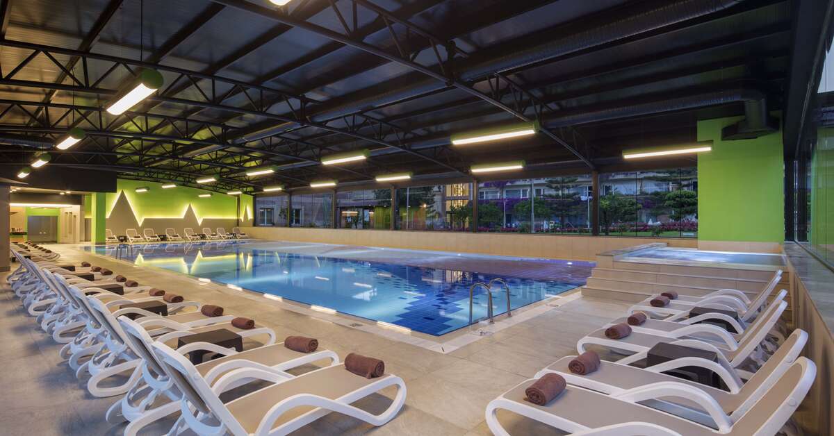 Een foto van het zwembad bij Pine Beach Belek
