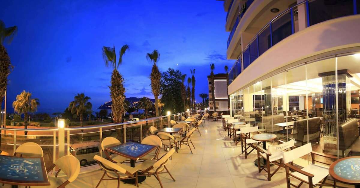 Een foto van het terras bij Eftalia Downtown Hotel