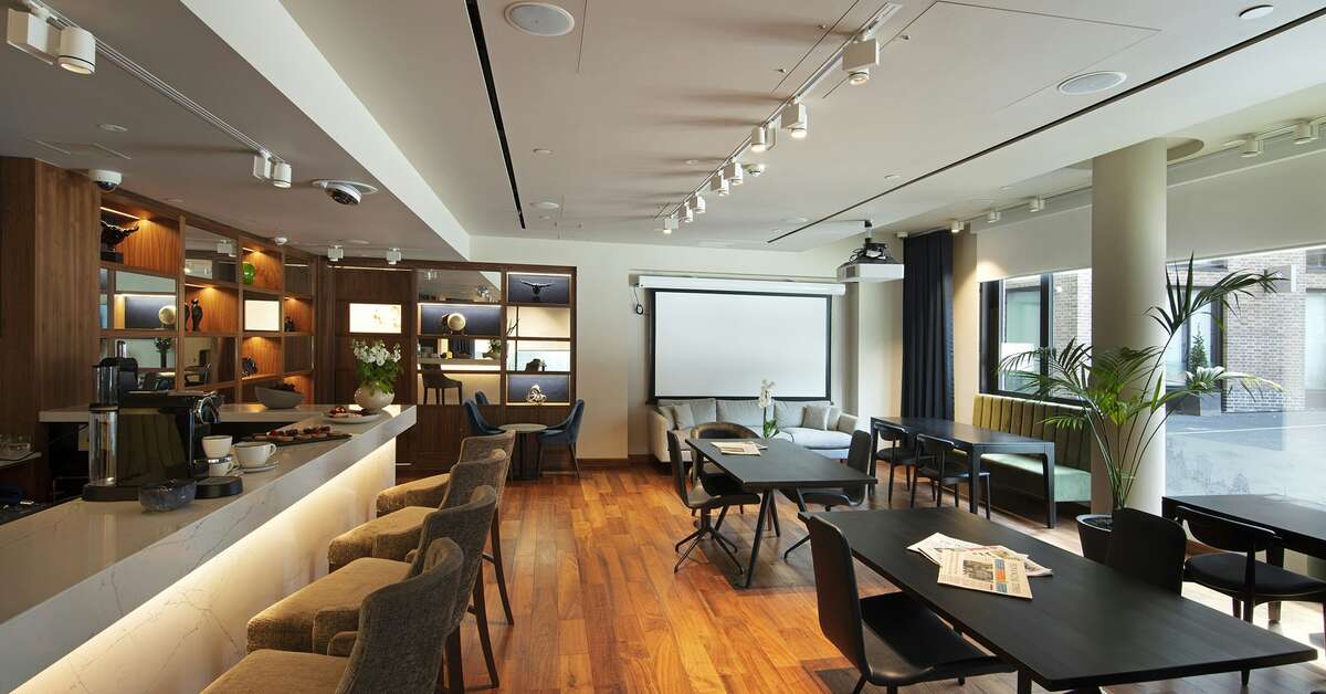 Ein Foto Tower Suites by Blue Orchid Hotels