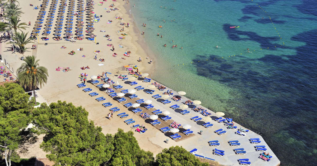 Een foto van het strand bij Ca's Saboners Aparthotel