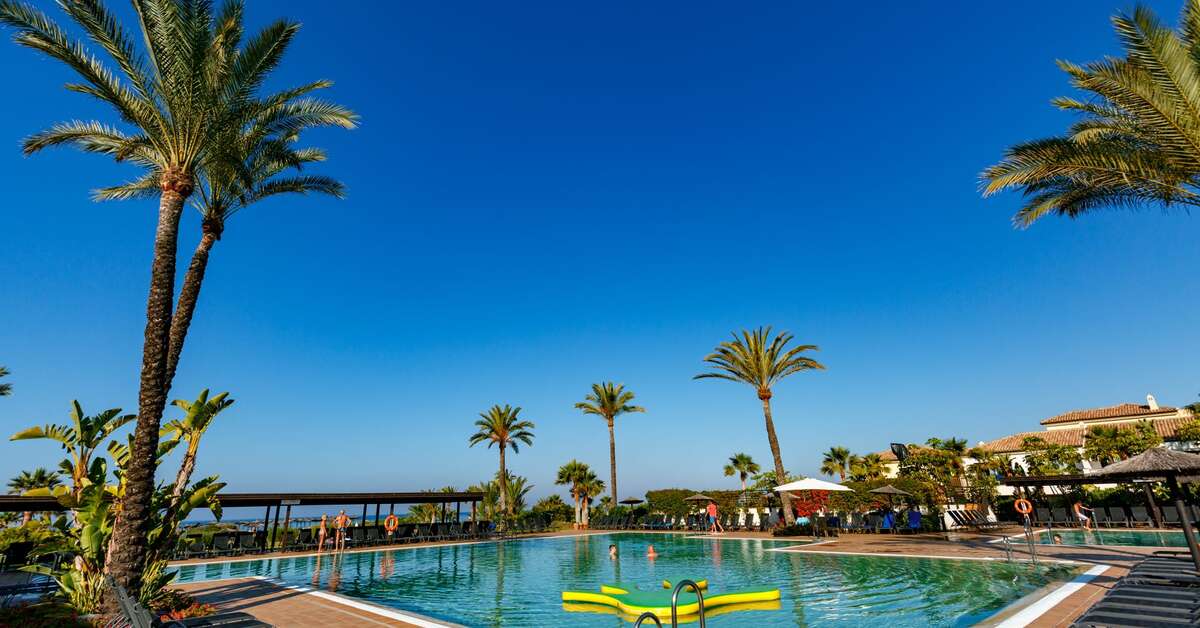 Een foto van het zwembad bij Impressive Playa Granada Golf