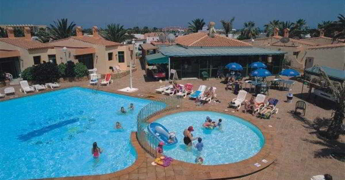 Een foto van het zwembad bij Bungalows Castillo Playa