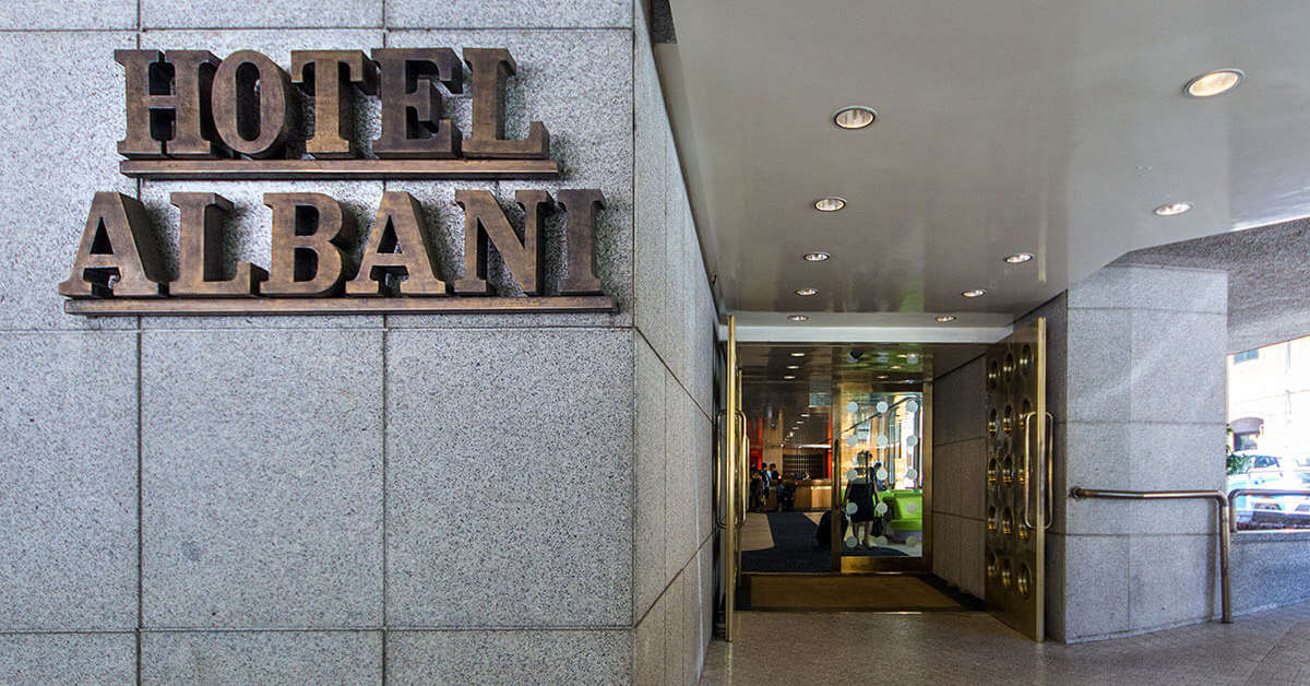 Een foto van de buitenkant van Hotel Albani Roma