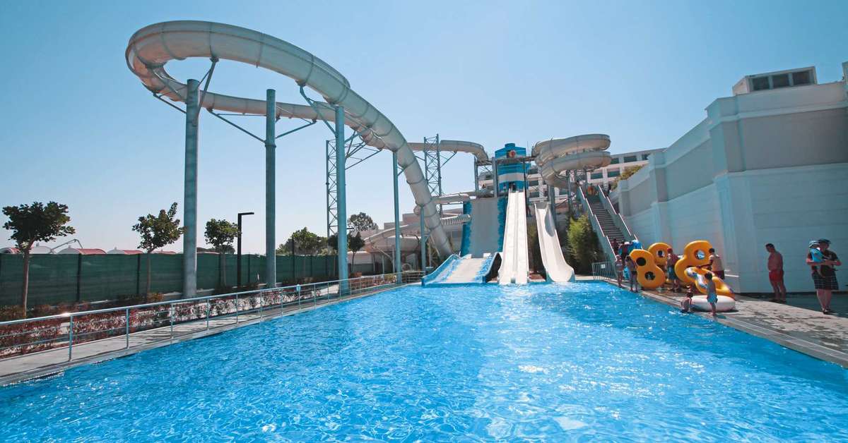 Een foto van het zwembad bij Titanic Deluxe Golf Belek