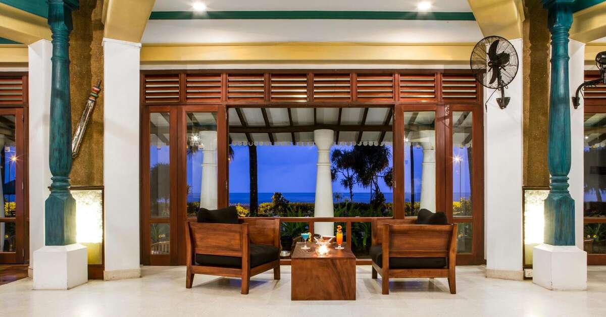 Een foto van het terras bij Tangerine Beach Hotel