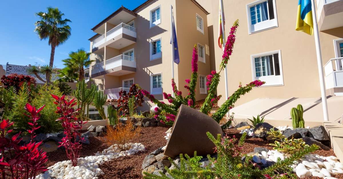 Een foto van de buitenkant van Aparthotel Dragos del Norte