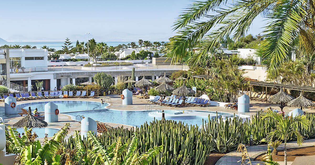 Een foto van het zwembad bij Club Playa Blanca Hotel