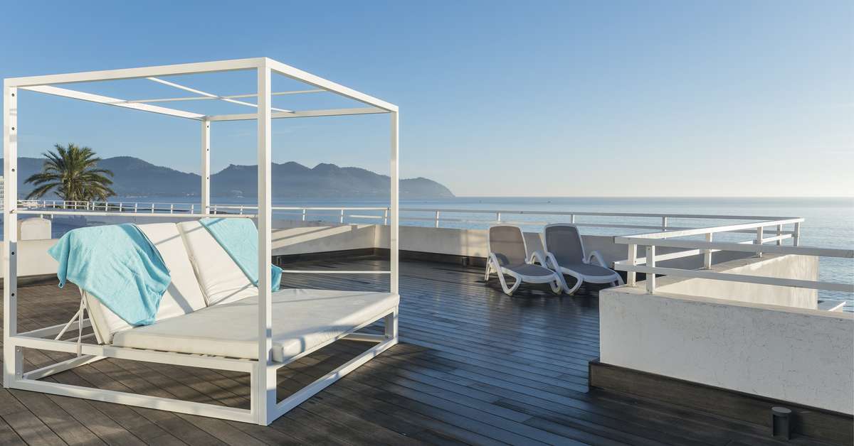 Een foto van het terras bij Hotel Atolon & Kaafu Beach Club