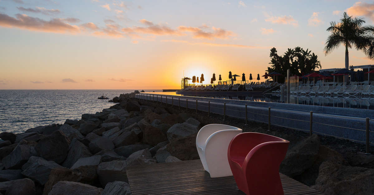 Een foto van het terras bij Hotel Marina Suites