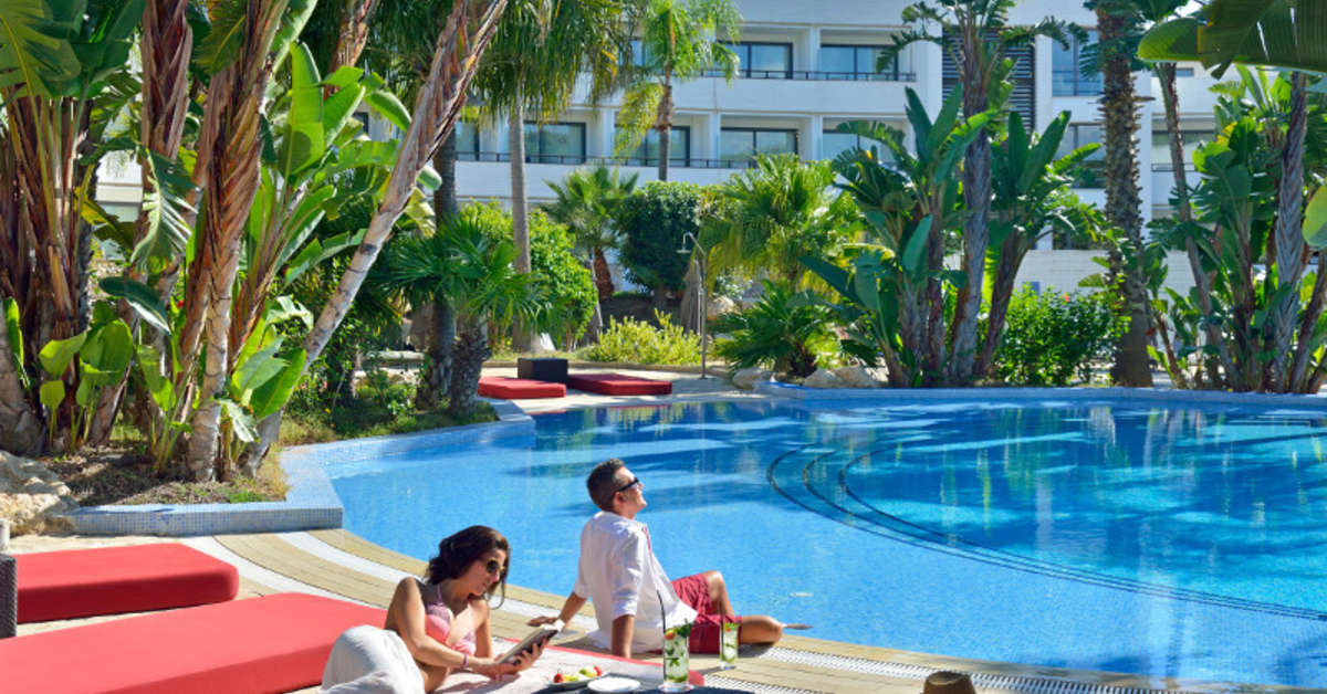 Een foto van het zwembad bij Eurostars Sitges