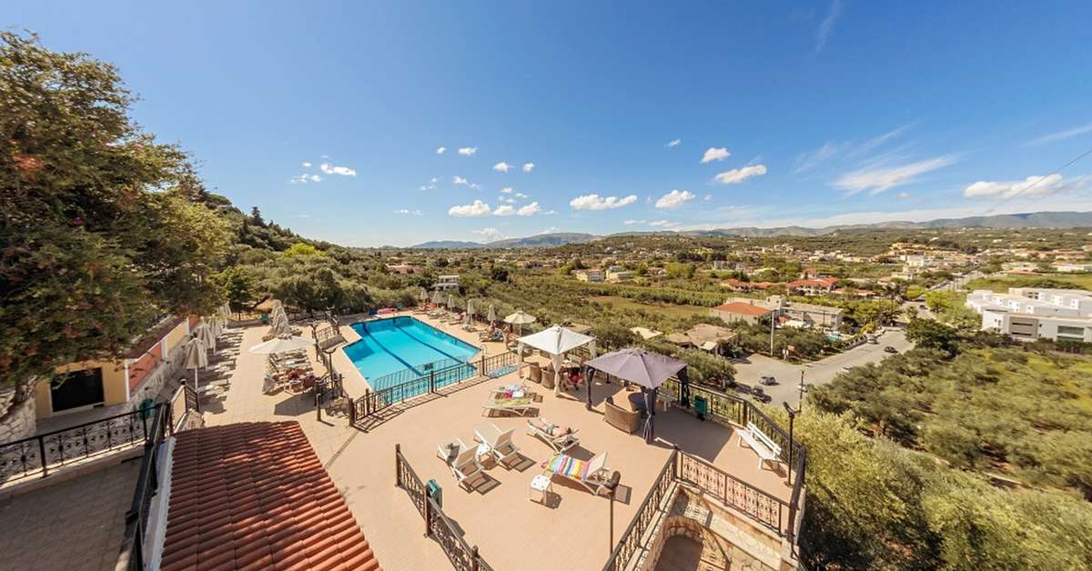 Een foto van het zwembad bij Zante Palace