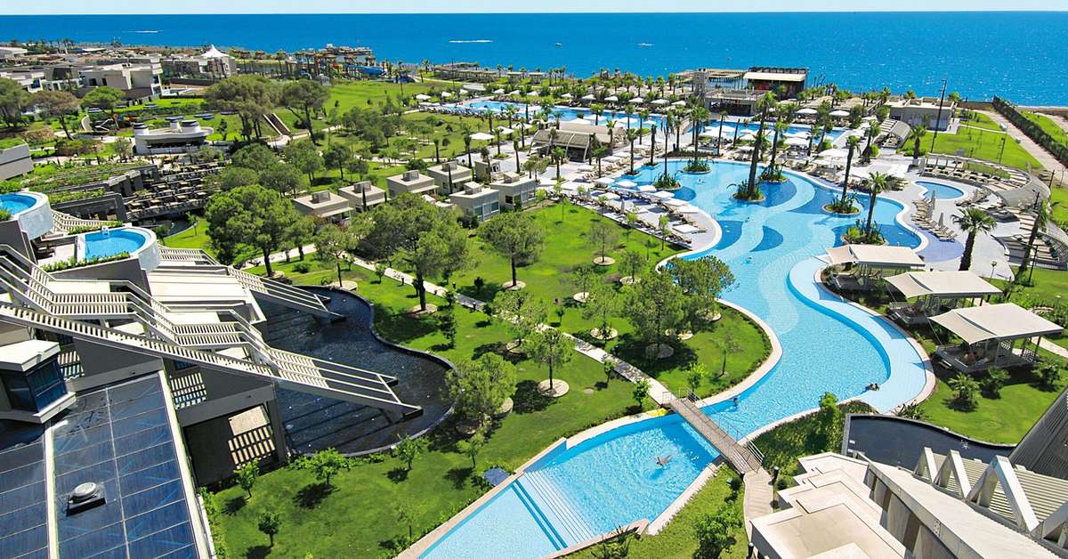 Een foto van het zwembad bij Susesi Luxury Resort