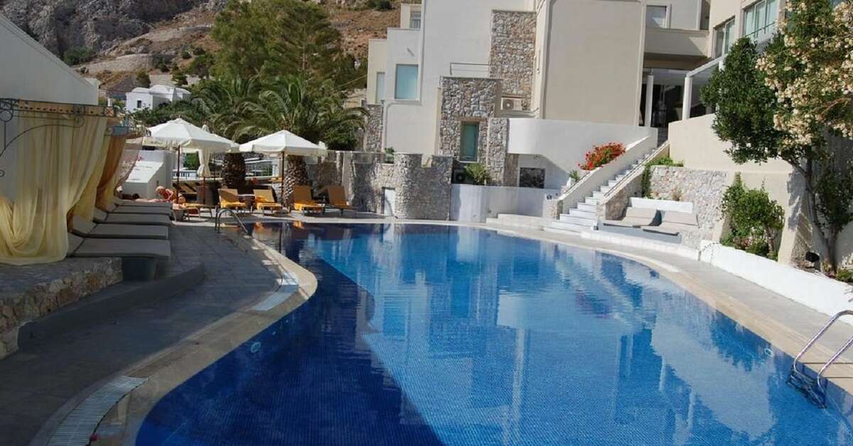 Een foto van het zwembad bij Antinea Suites & Spa