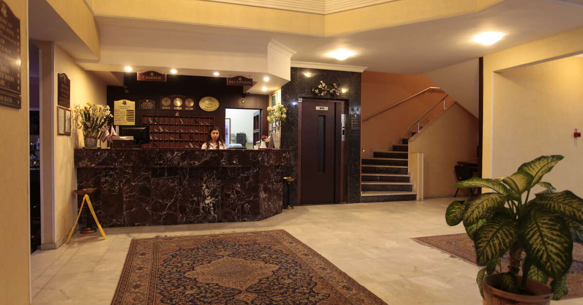Een foto van het interieur van Palm Hotel