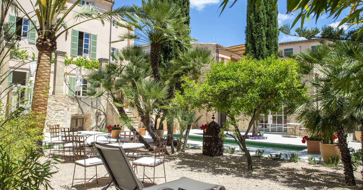 Een foto van het terras bij Yartan Boutique Hotel