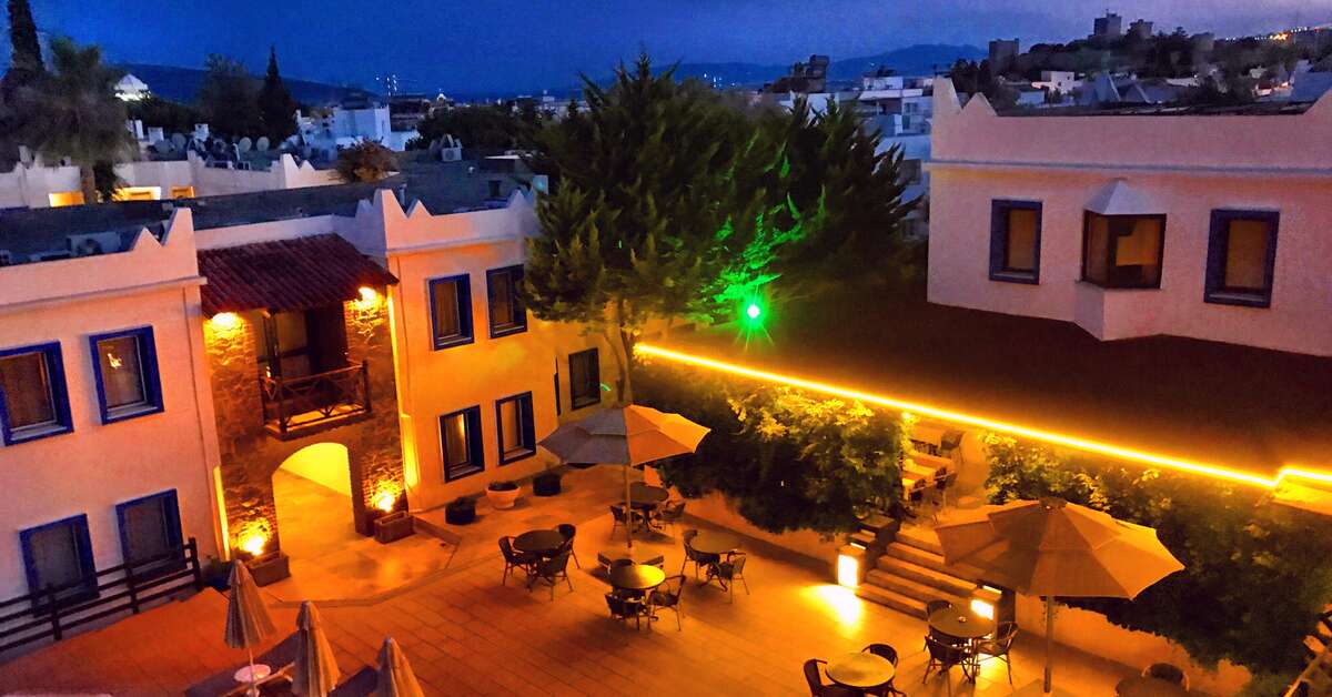 Een foto van het terras bij Hotel Atrium