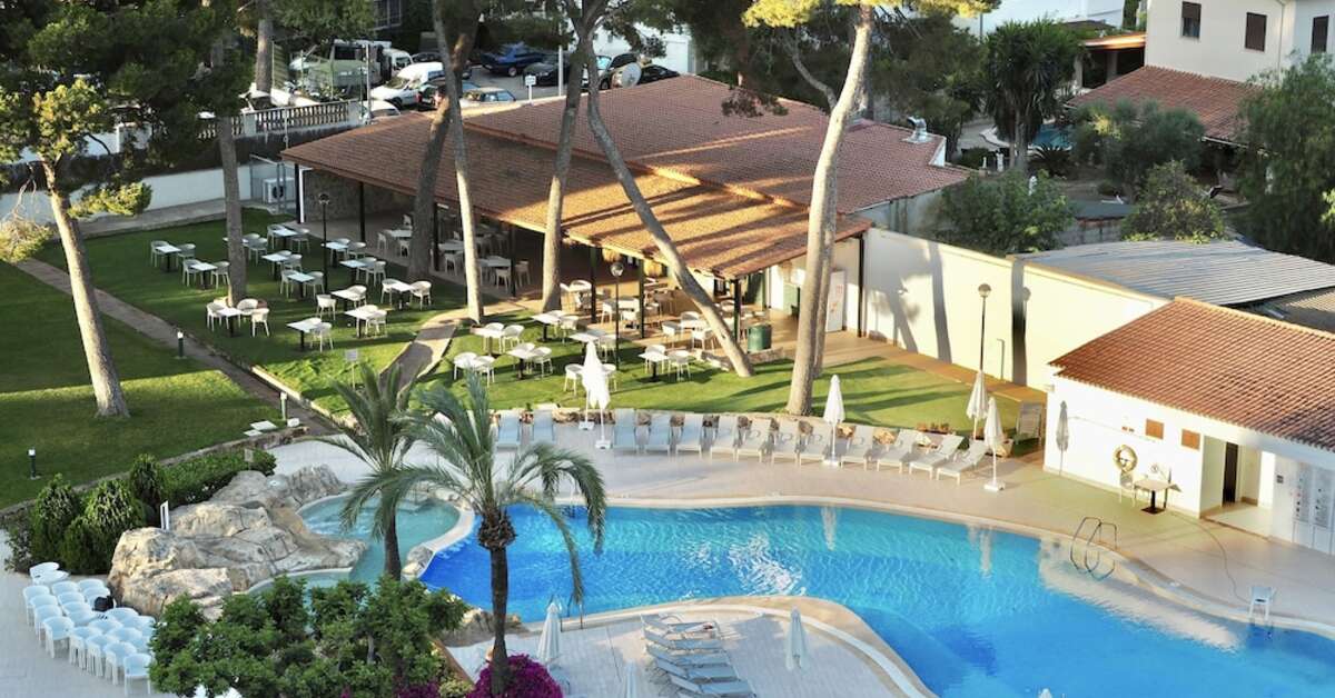 Een foto van het zwembad bij BQ Belvedere Hotel