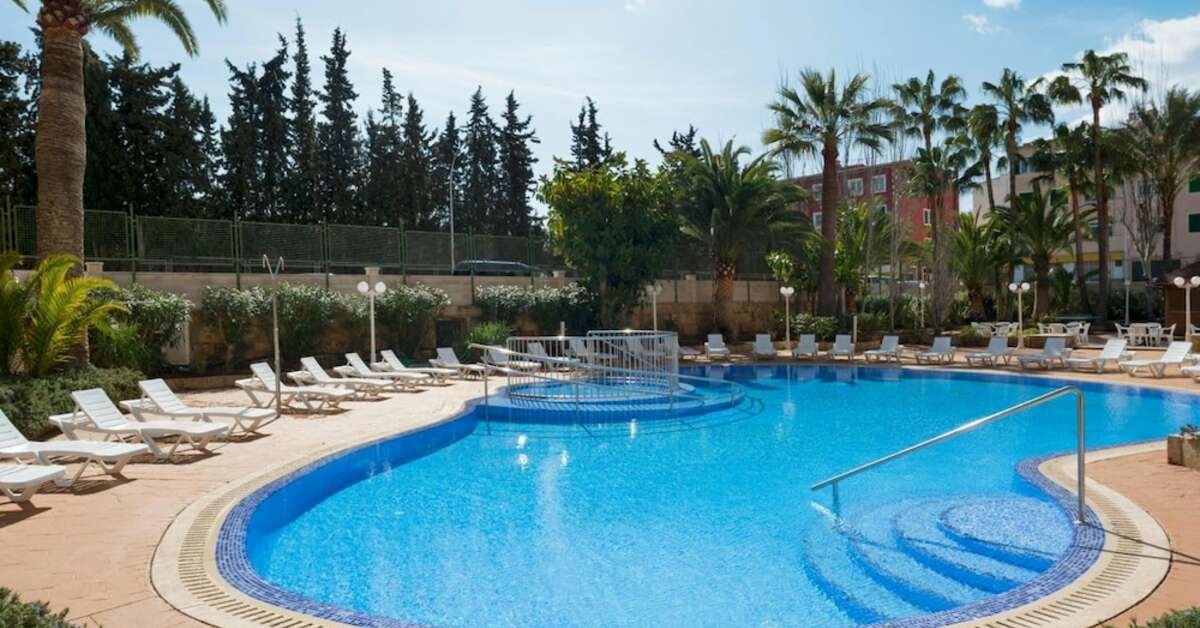 Een foto van het zwembad bij Tangerine by Honne Hotels