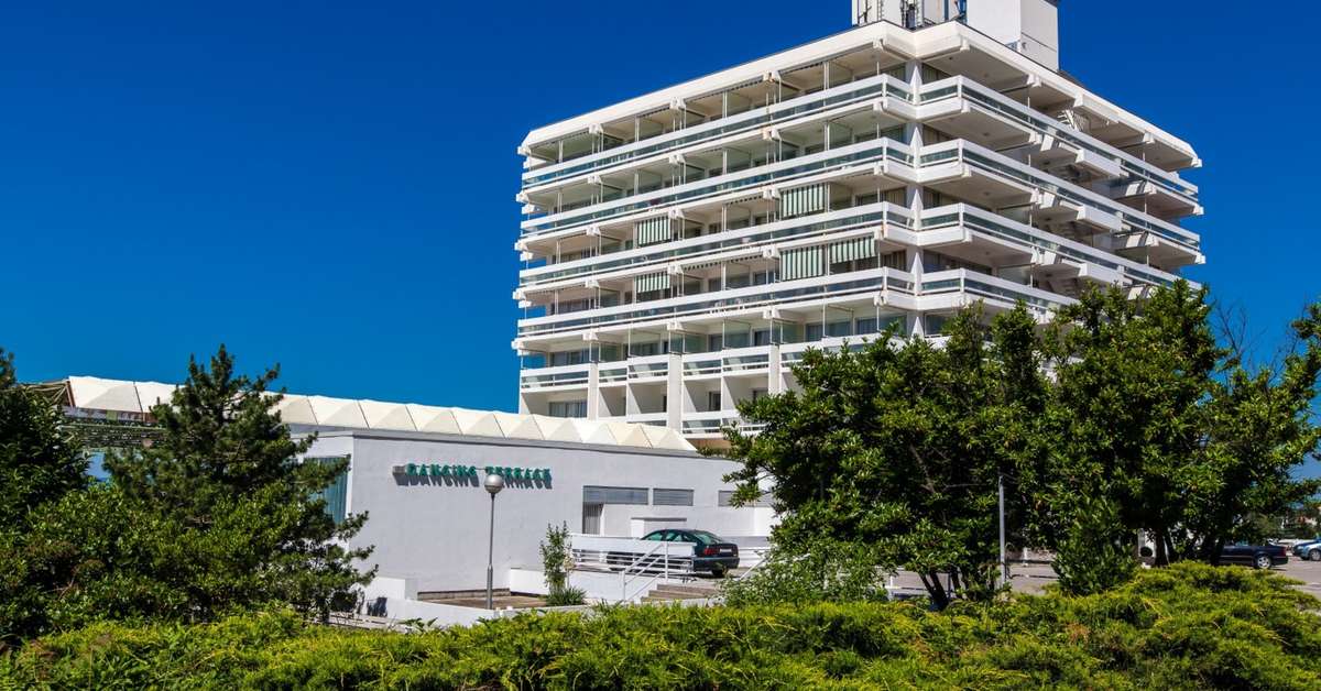 Een foto van de buitenkant van Hotel Omorika