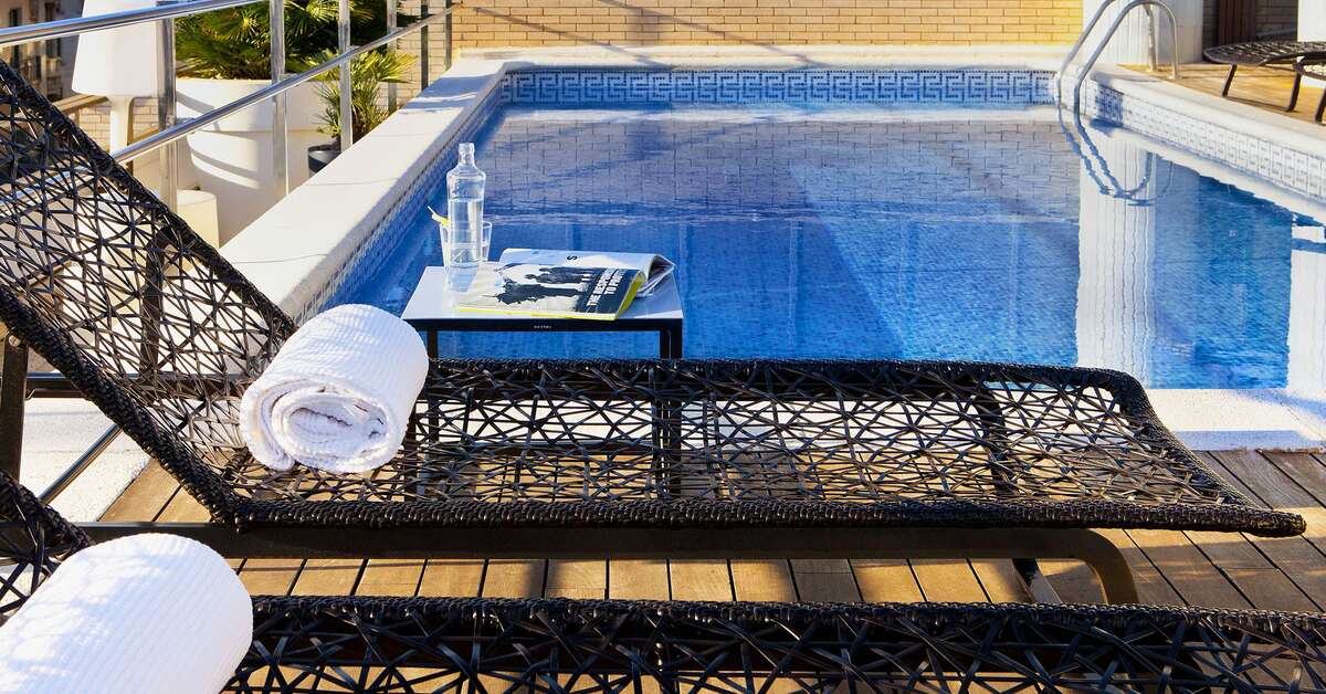 Ein Foto vom Pool im Claris Hotel & Spa