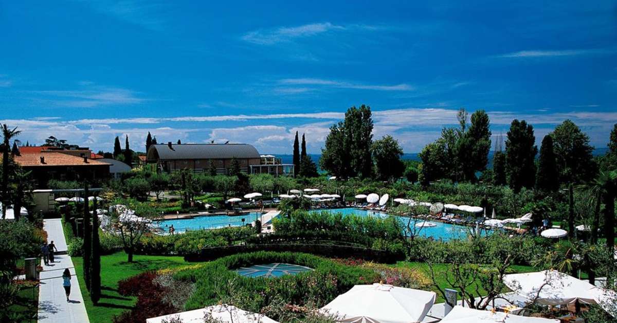 Een foto van het zwembad bij Hotel Caesius Terme & Spa Resort