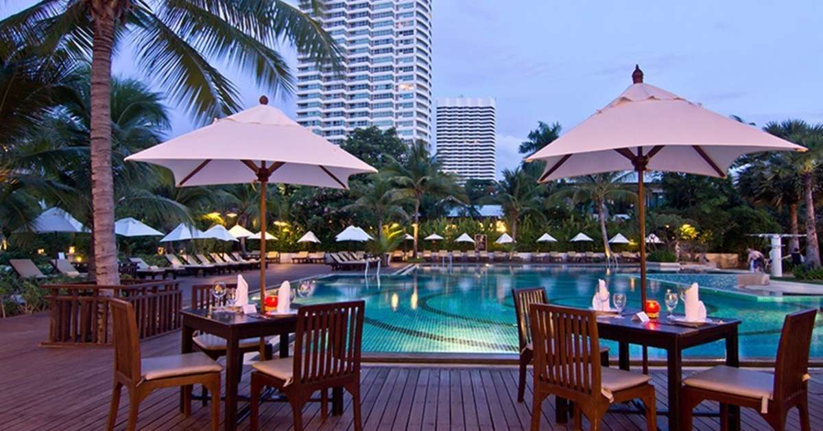 Een foto van het zwembad bij Ravindra Beach Resort & Spa