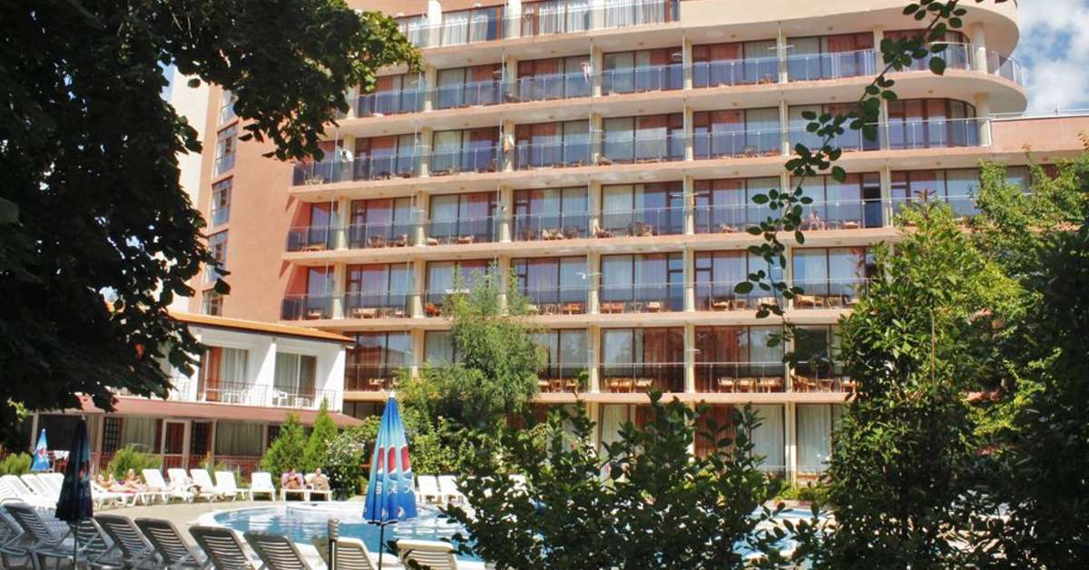 Een foto van de buitenkant van Jupiter Hotel