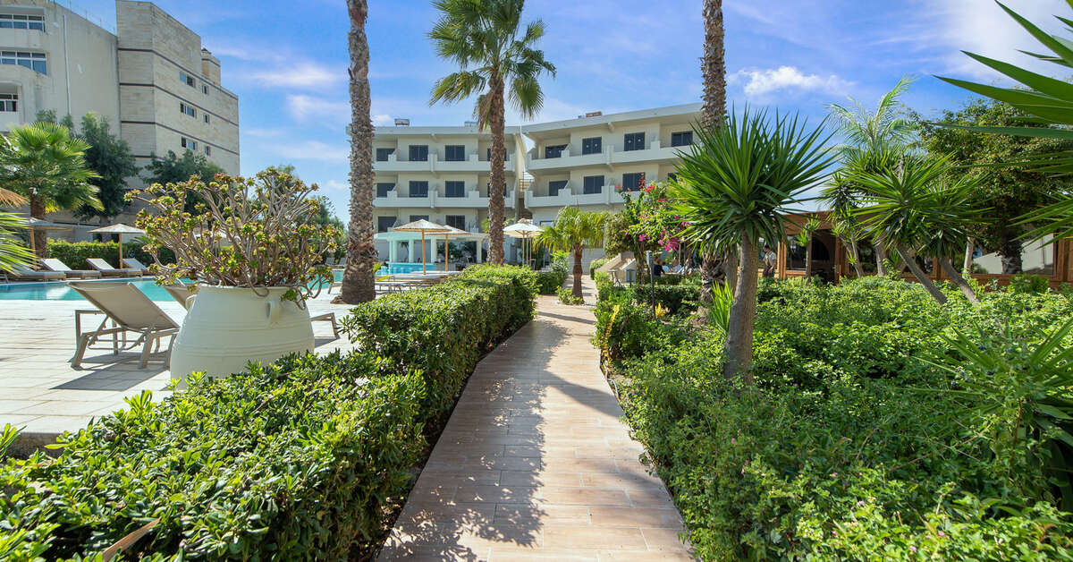 Ein Foto von der Außenansicht des Ixia Dream Beachfront Hotel
