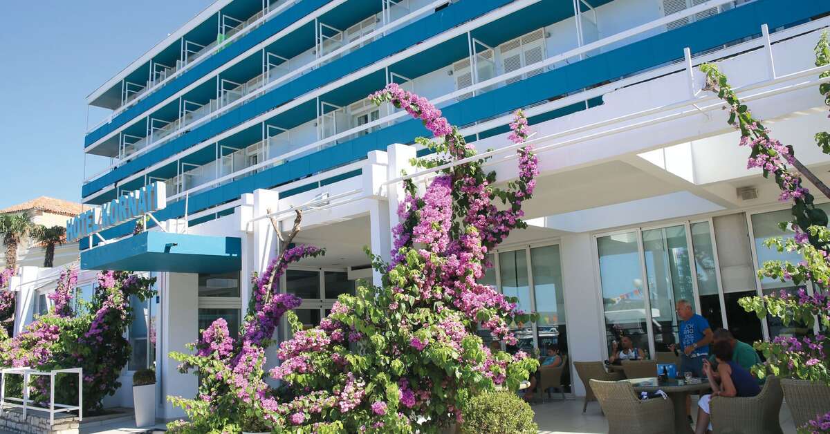 Een foto van de buitenkant van Hotel Kornati