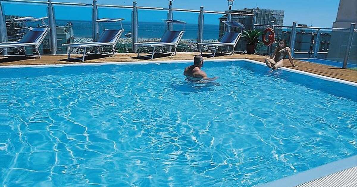 Een foto van het zwembad bij Hotel President Rimini
