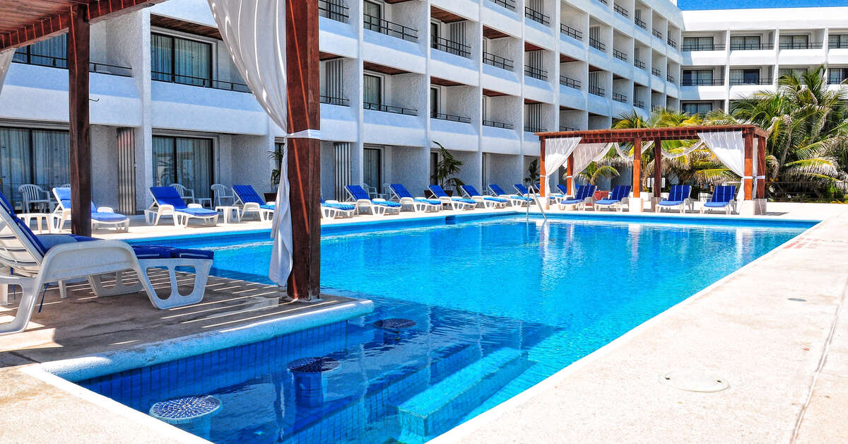 Een foto van het zwembad bij Flamingo Cancun Resort