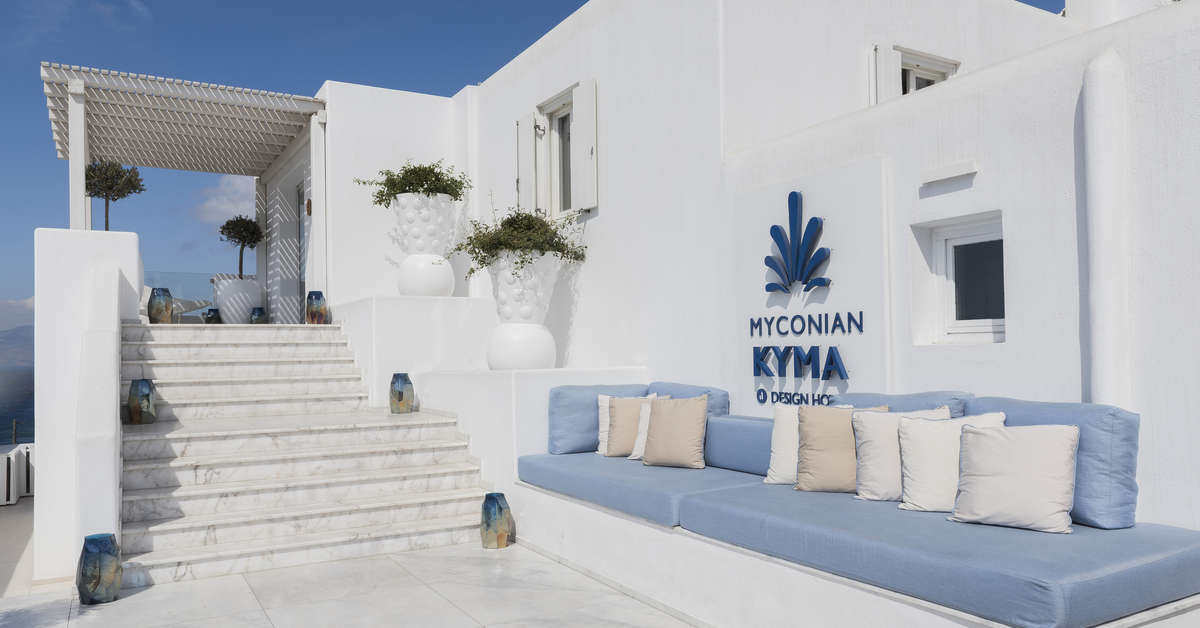 Een foto van de buitenkant van Myconian Kyma Design Hotel
