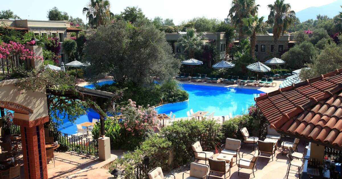 Ein Foto vom Pool im Hotel Zeytinada