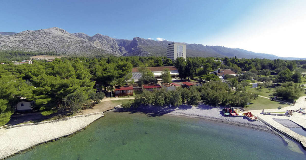 Een foto van het strand bij Bluesun Camp Paklenica