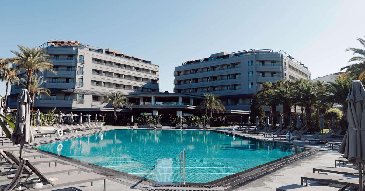 Een foto van het zwembad bij Miramare Beach Hotel