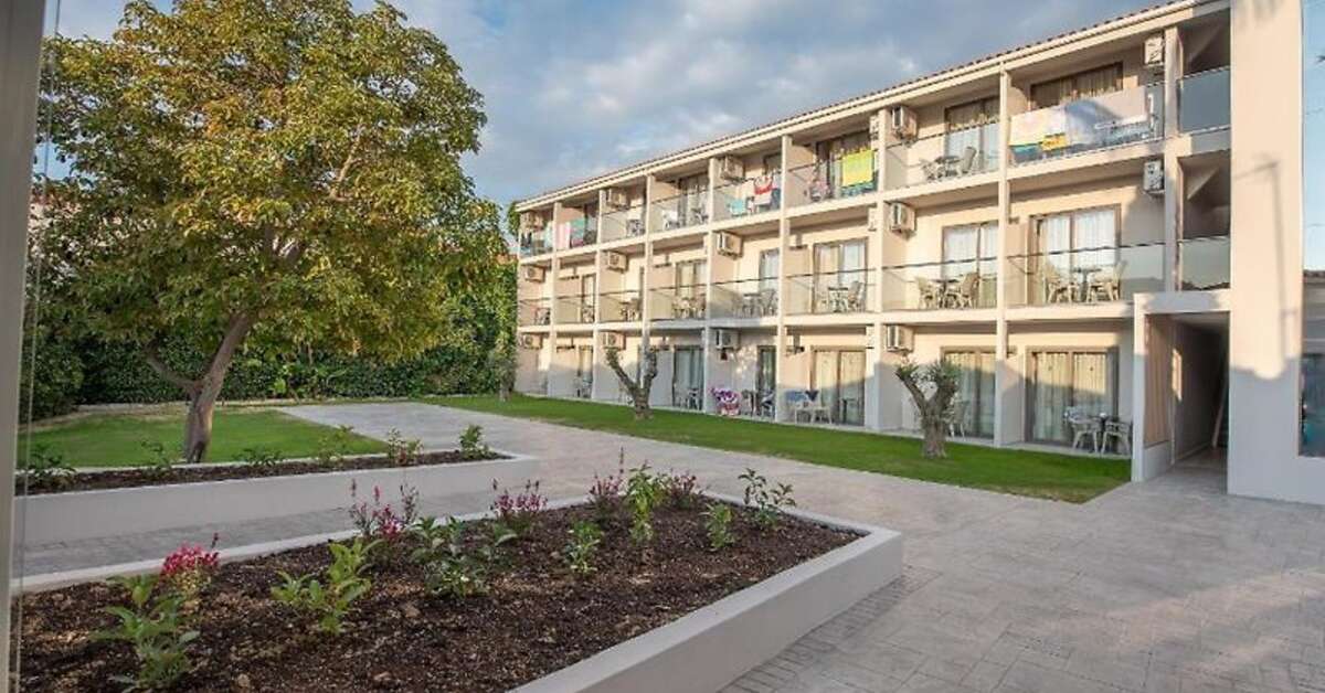 Een foto van de buitenkant van Papillon Hotel