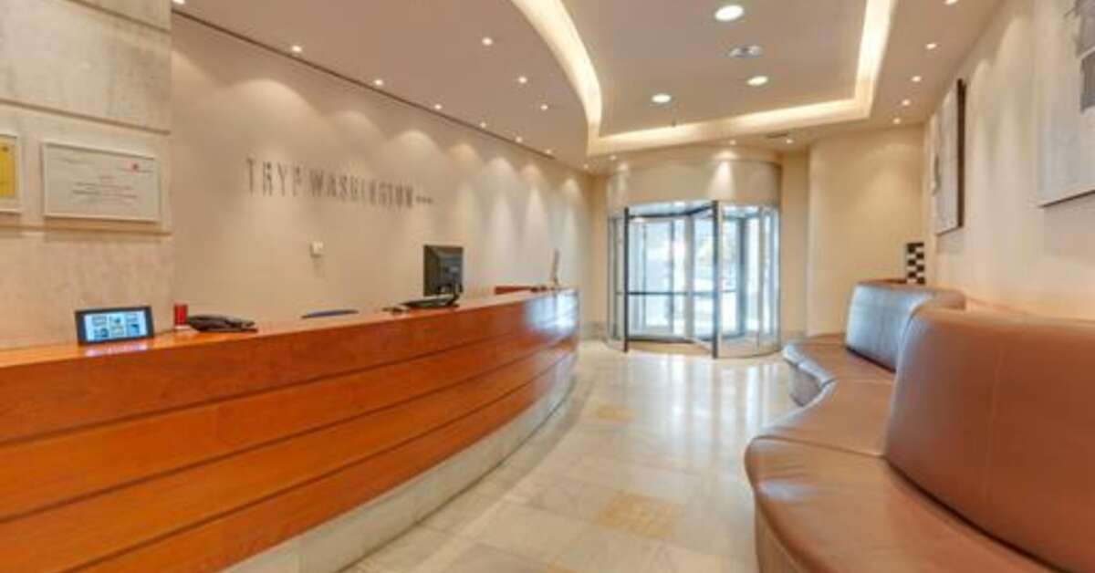 Een foto van het interieur van Hotel Madrid Centro Affiliated by Melia
