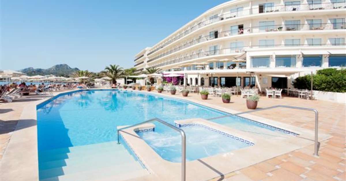 Een foto van het zwembad bij Grupotel Aguait Resort & Spa