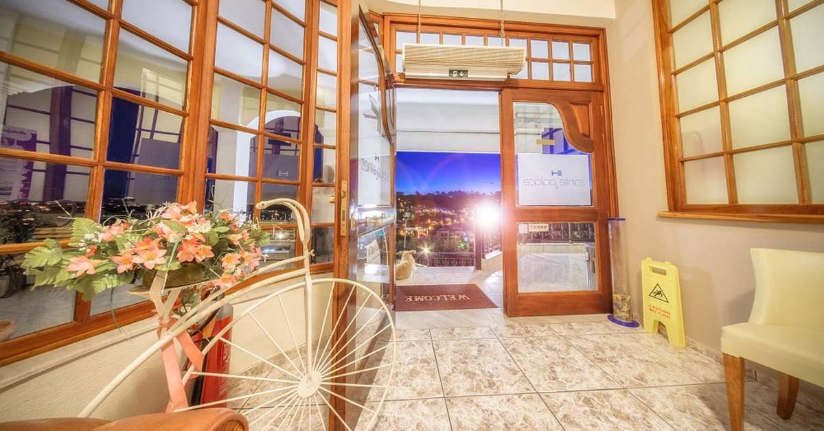 Een foto van het interieur van Zante Palace