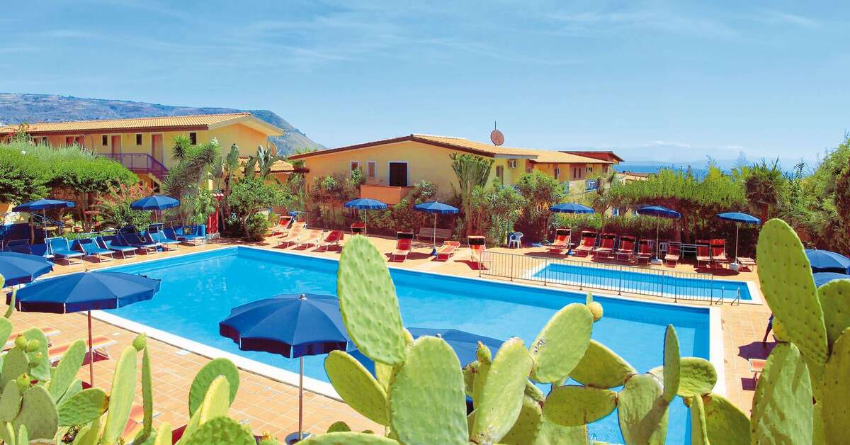 Ein Foto vom Pool im Hotel Grotticelle