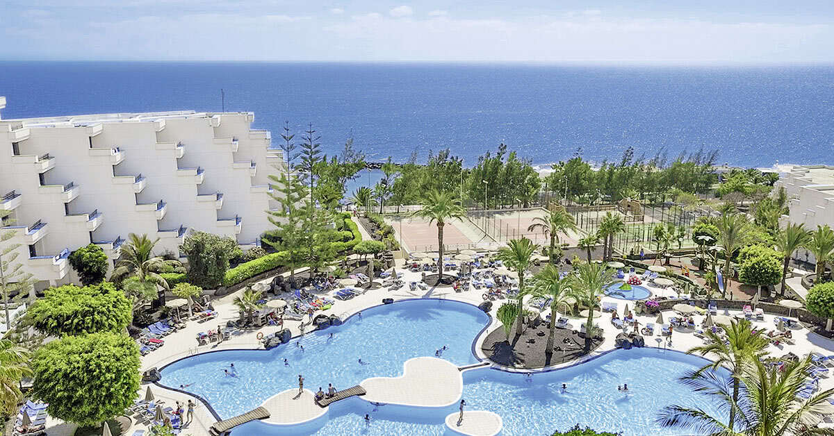 Een foto van het zwembad bij Barcelo Lanzarote Active Resort