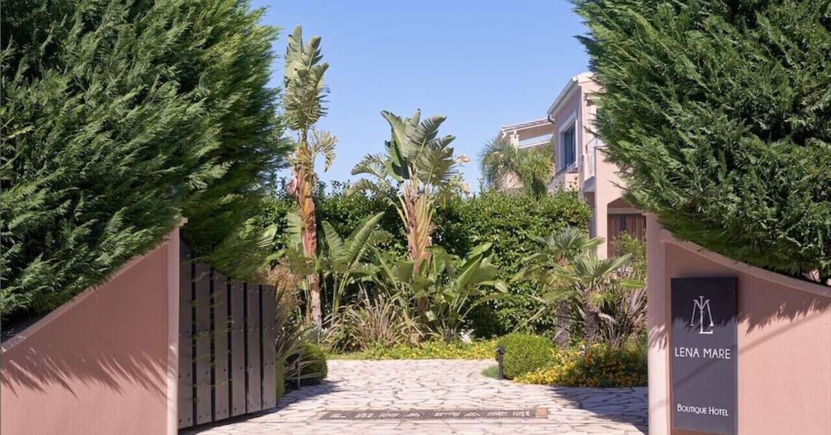Een foto van de buitenkant van Lena Mare Boutique Hotel