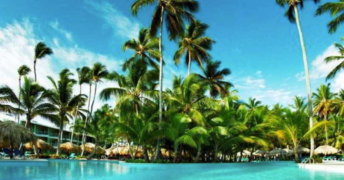 Een foto van het zwembad bij Grand Palladium Bavaro Suites Resort & Spa
