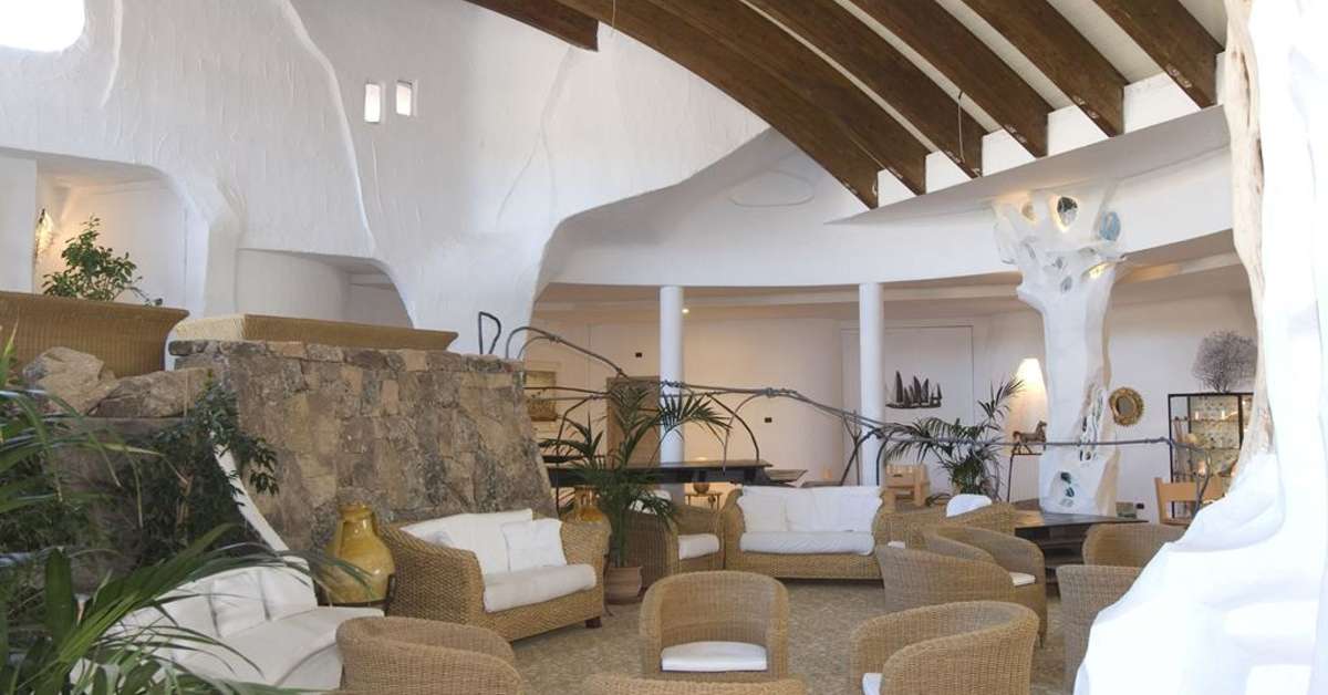 Een foto van het interieur van Baia Caddinas Resort & Spa